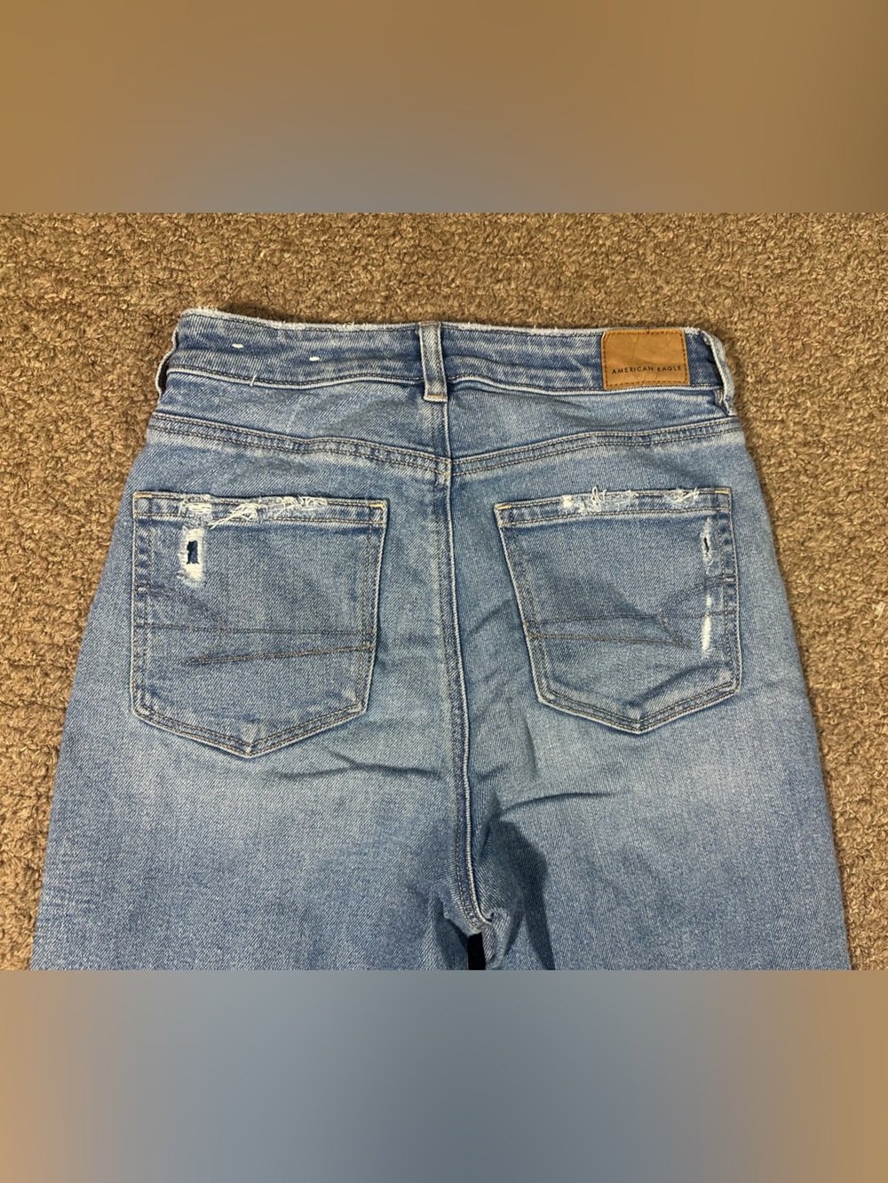 American Eagle Mom Straight Jeans Womens Sz 2 X-Long Blue Light Wash Distressed - Picture 7 of 15